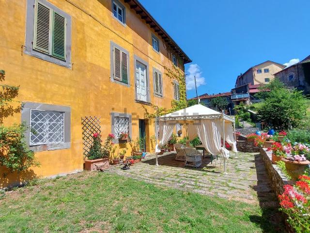Case e ville in vendita di 550 m² in Via Roma, 1
