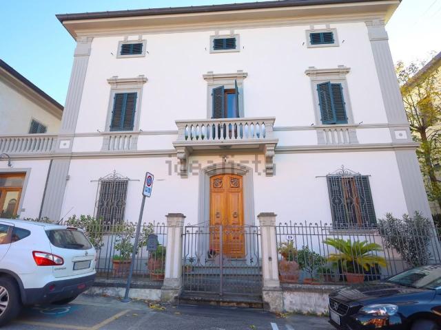 Case e ville in vendita di 550 m² in Via Roma