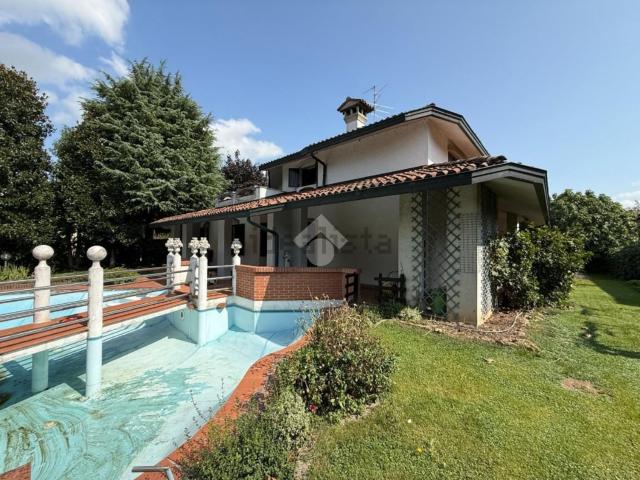 Case e ville in vendita di 550 m² in Via Torchiera, 20