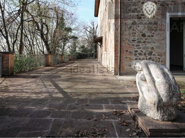 Case e ville in vendita di 550 m² in Via Traversagna