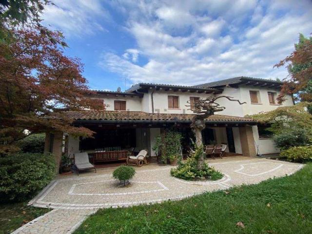 Case e ville in vendita di 550 m² in Via Villa, 28