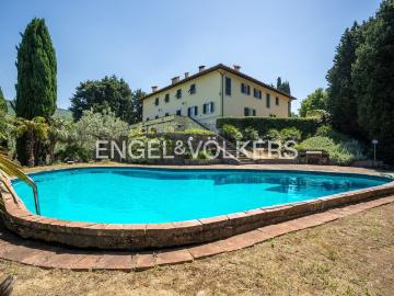 Case e ville in vendita di 550 m² in Via Villamagna