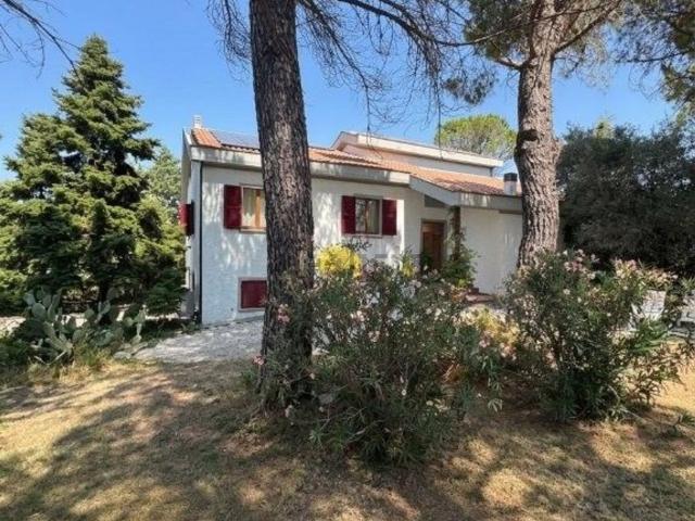 Case e ville in vendita di 550 m² in Contrada Moglie, 1