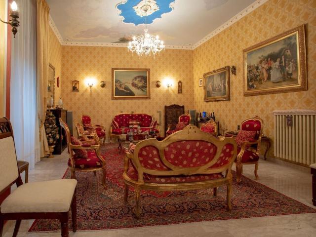 Case e ville in vendita di 550 m² in Corso Umberto I, 31