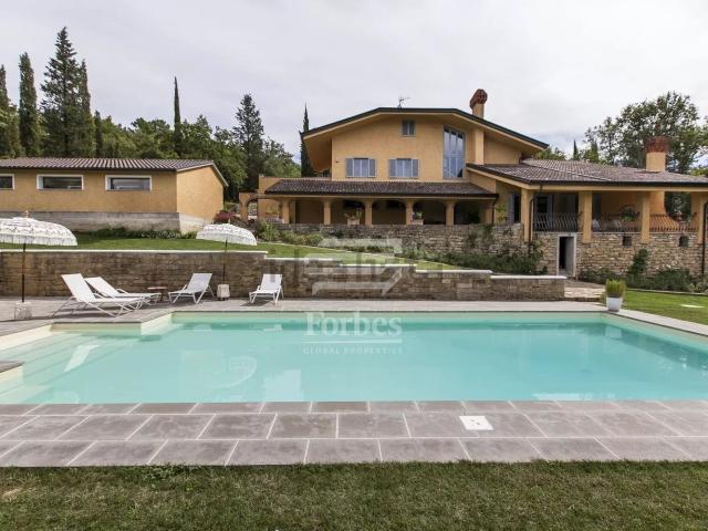 Case e ville in vendita di 550 m² in Località Chiassa Superiore