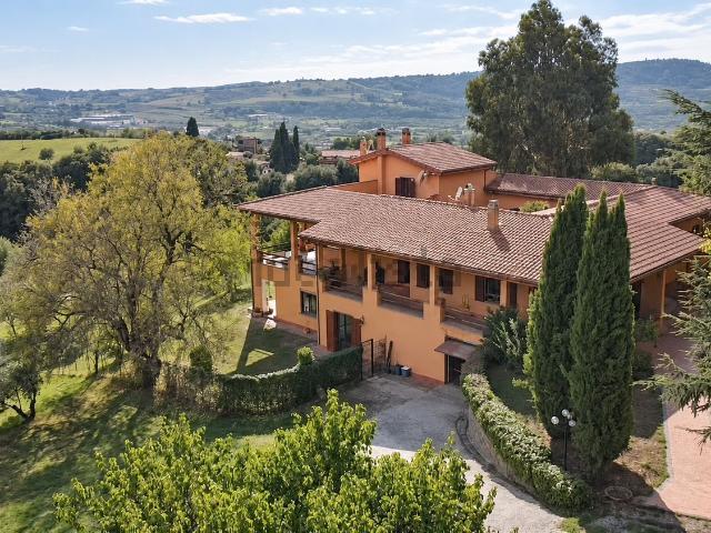 Case e ville in vendita di 550 m² in Strada delle Pastine