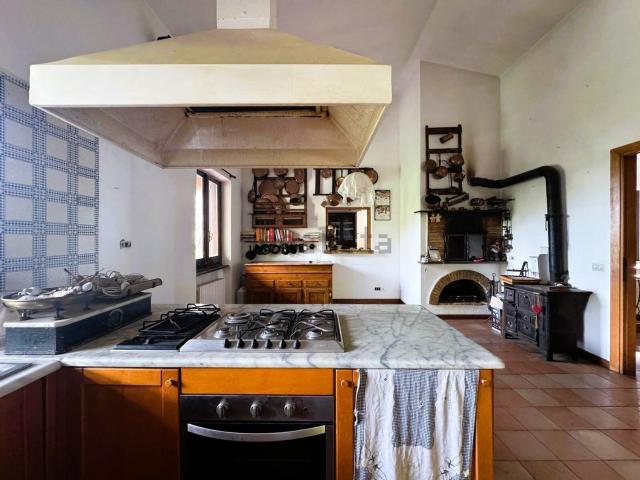 Case e ville in vendita di 550 m² in Strada delle Pastine, 9