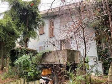 Case e ville in vendita di 551 m² in Via Montanara