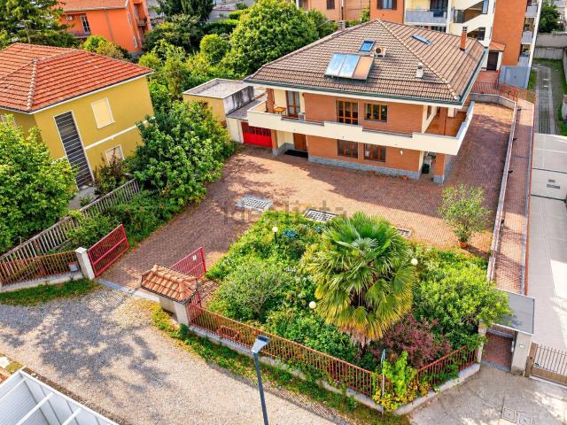 Case e ville in vendita di 555 m² in Via Monviso, 1