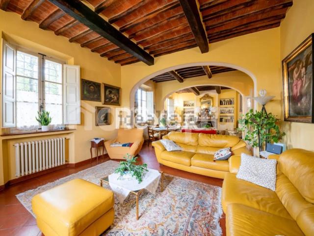 Case e ville in vendita di 556 m² in Via Romana Lucchese