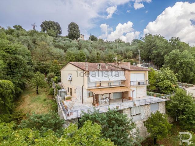 Case e ville in vendita di 557 m² in Strada Provinciale delle Serre di Rapolano