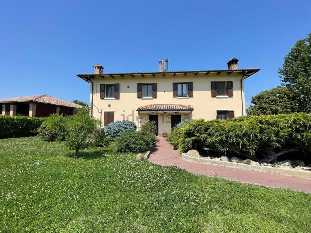 Case e ville in vendita di 558 m² in Via XXI Ottobre 1944