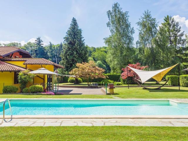 Case e ville in vendita di 559 m² in Via Camillo Benso Conte di Cavour, 112