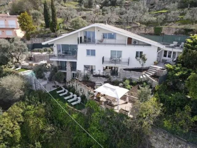 Case e ville in vendita di 559 m² in Via Salto