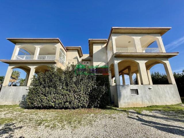 Case e ville in vendita di 560 m² in Via Amantea
