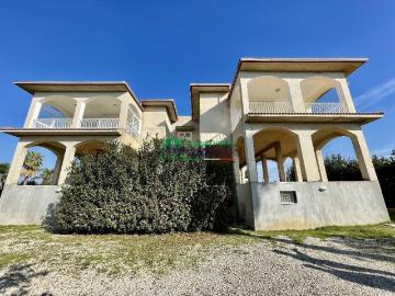 Case e ville in vendita di 560 m² in Via Amantea