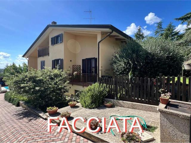 Case e ville in vendita di 560 m² in Via Acquarossa, 16