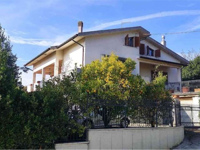 Case e ville in vendita di 560 m² in Via B. Bambozzi