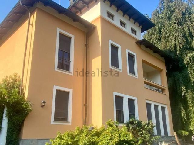 Case e ville in vendita di 560 m² in Via B. Sella, 137