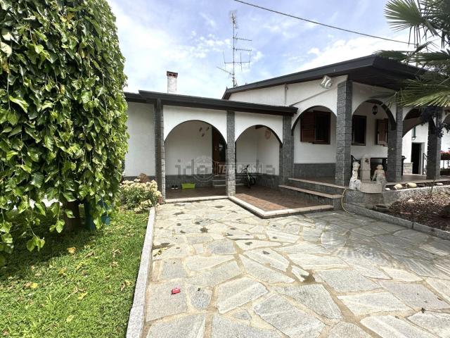 Case e ville in vendita di 560 m² in Via Boneri