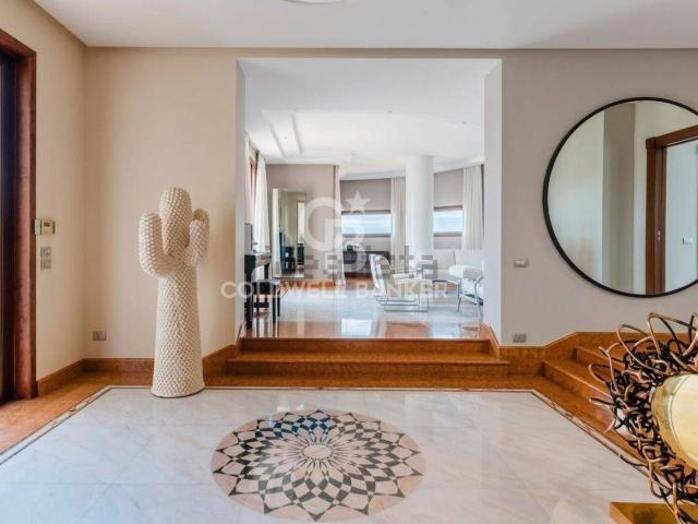 Case e ville in vendita di 560 m² in Via Francesco Petrarca