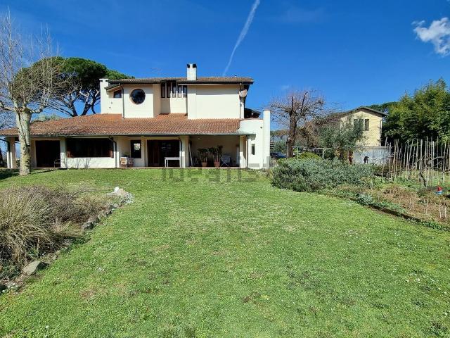 Case e ville in vendita di 560 m² in Via dei Maionchi, 11