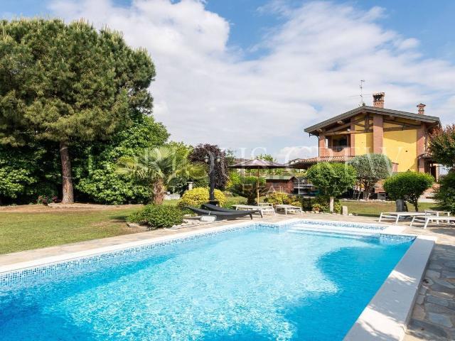 Case e ville in vendita di 560 m² in Via della Libertà, 40