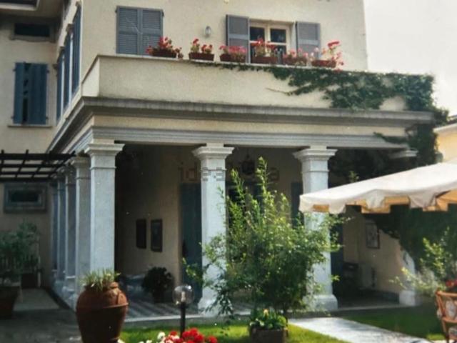 Case e ville in vendita di 560 m² in Via Firenze, 48