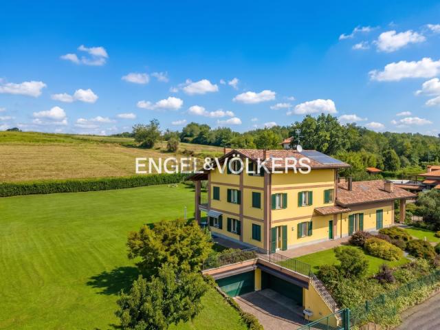 Case e ville in vendita di 560 m² in Via Vignolo, 8