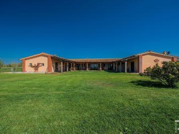 Case e ville in vendita di 560 m² in Strada Provinciale Talamone
