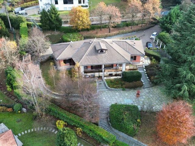 Case e ville in vendita di 561 m² in Strada Val Salice, 227