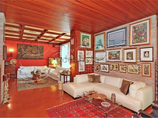 Case e ville in vendita di 563 m²