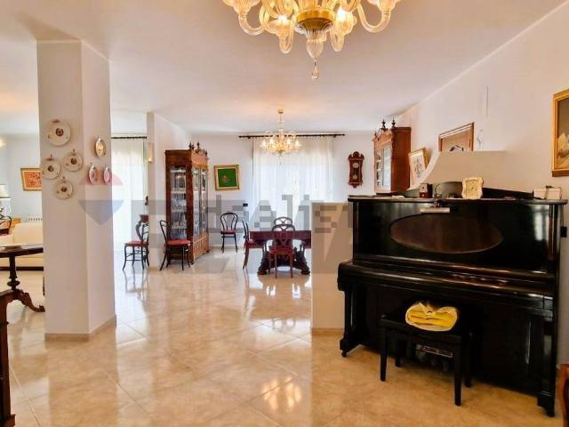 Case e ville in vendita di 563 m²