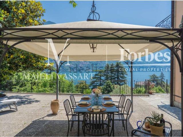Case e ville in vendita di 563 m² in Via Regina Nuova, 21
