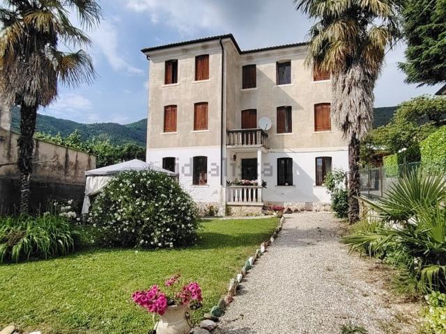 Case e ville in vendita di 565 m² in Via Giuseppe Garibaldi