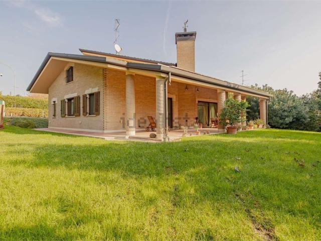 Case e ville in vendita di 565 m² in Via Pontida, 4