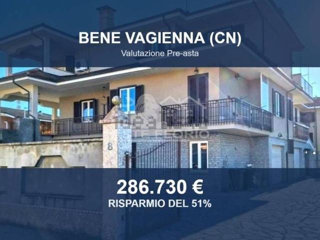 Case e ville in vendita di 566 m² in Via XXV Aprile, 8