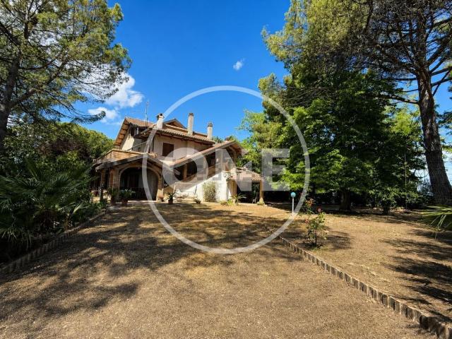 Case e ville in vendita di 566 m² in Contrada Collalto, 43