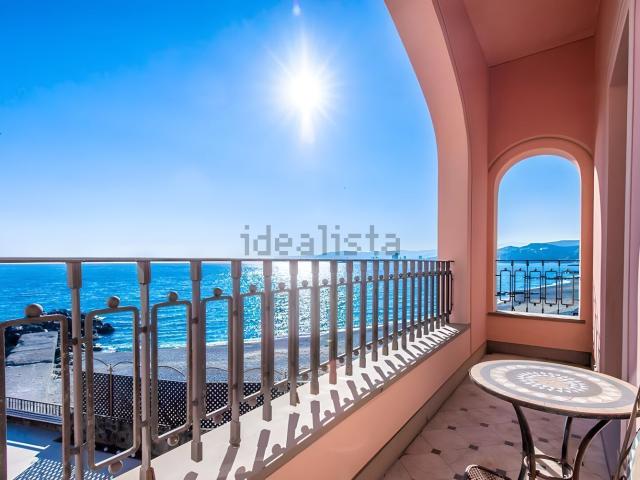 Case e ville in vendita di 566 m² in Corso Vittorio Poggi