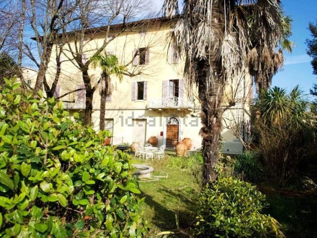 Case e ville in vendita di 567 m²