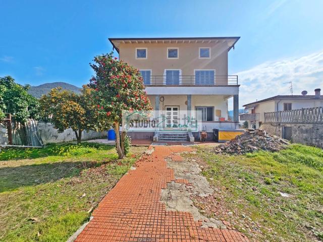 Case e ville in vendita di 567 m² in Via Demetrio Rontani