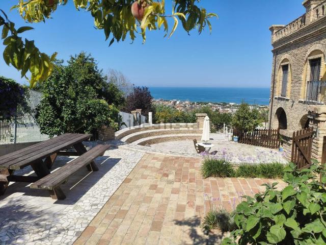 Case e ville in vendita di 568 m²