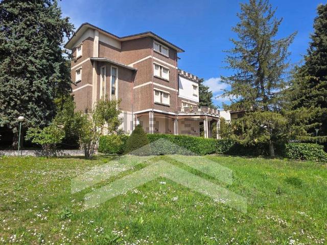 Case e ville in vendita di 568 m² in Via delle Frasche