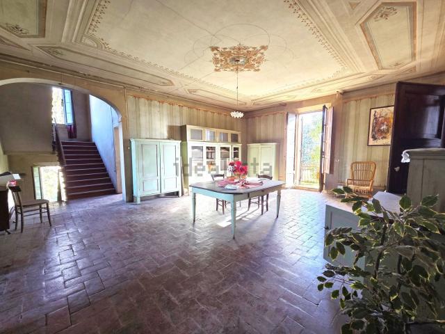 Case e ville in vendita di 569 m² in Via Coronella