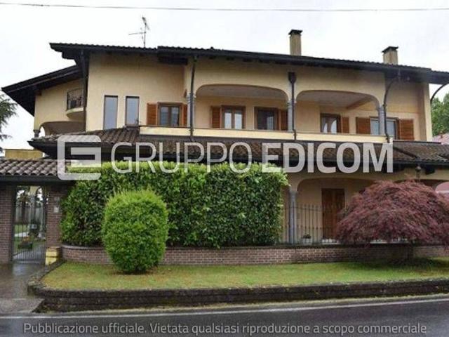 Case e ville in vendita di 569 m² in Via XXV Aprile
