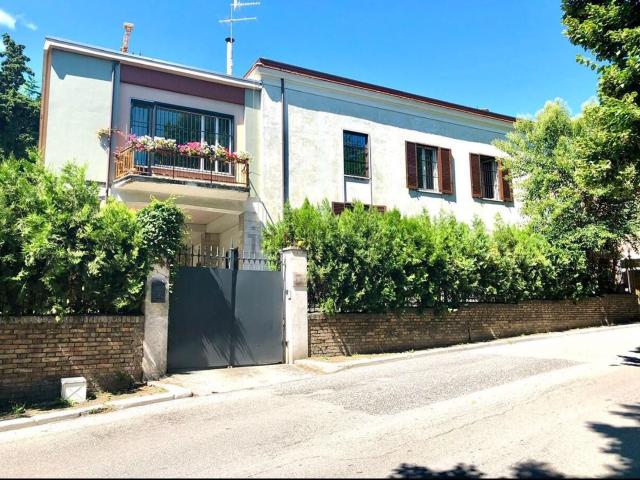 Case e ville in vendita di 569 m² in Via XXIV Maggio