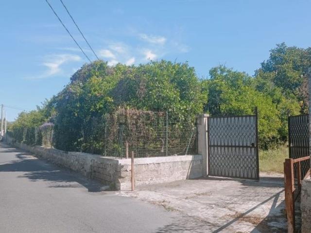 Case e ville in vendita di 5700 m²