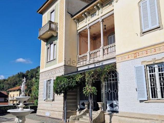 Case e ville in vendita di 570 m² in Via Dei Mulini, 29
