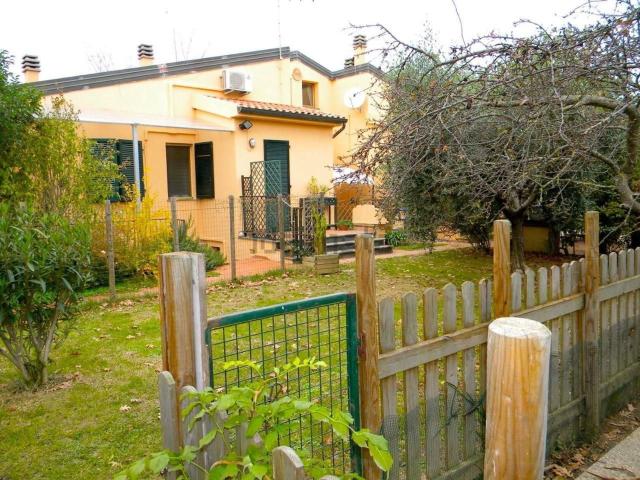 Case e ville in vendita di 570 m² in Via E. Fermi Campo