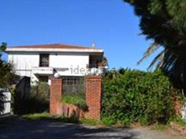 Case e ville in vendita di 570 m² in Via Fondaco Nuovo